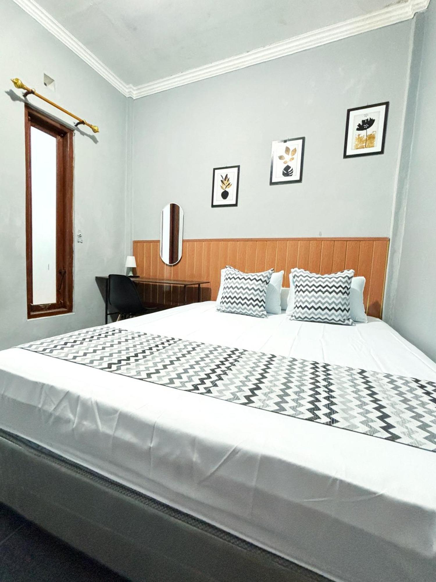 Jogja Day Inn Yogyakarta Eksteriør bilde