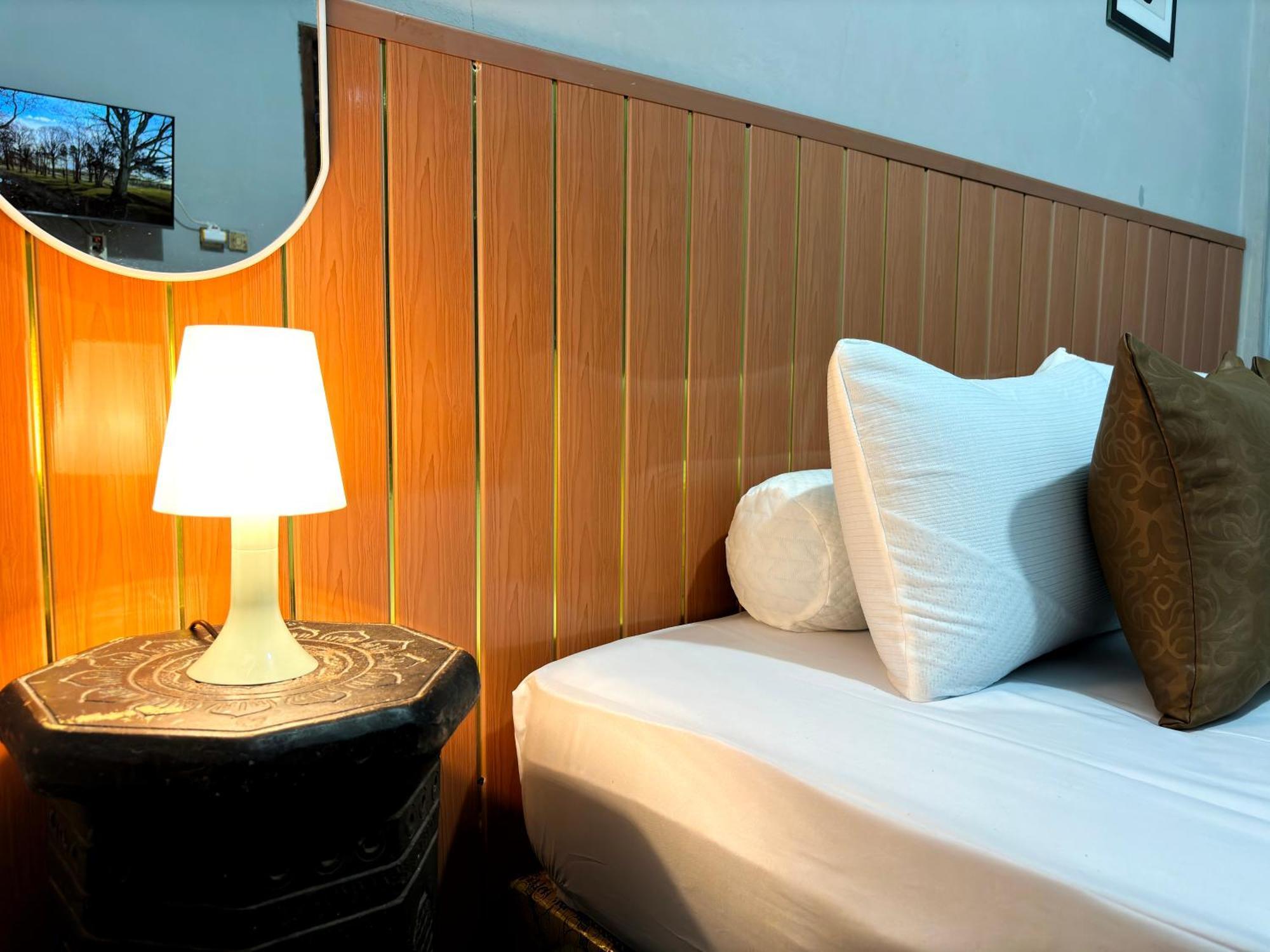Jogja Day Inn Yogyakarta Eksteriør bilde